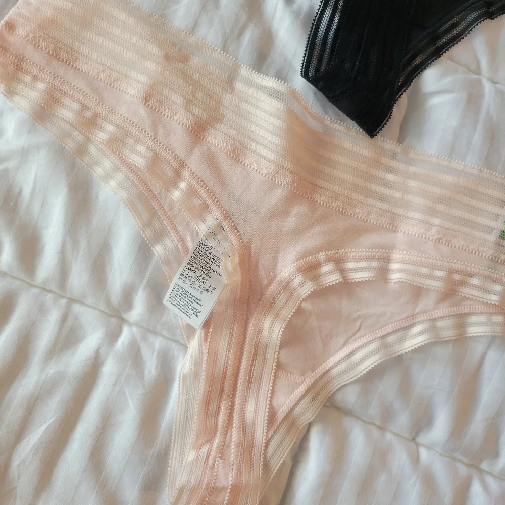 CALVIN KLEIN BRAND NEW SET OF TWO THONGS SIZE L - Picture 5 of 11